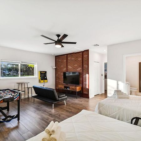 Plush Sheets, Games!, Huge Backyard, Massage Chair Тампа Екстер'єр фото
