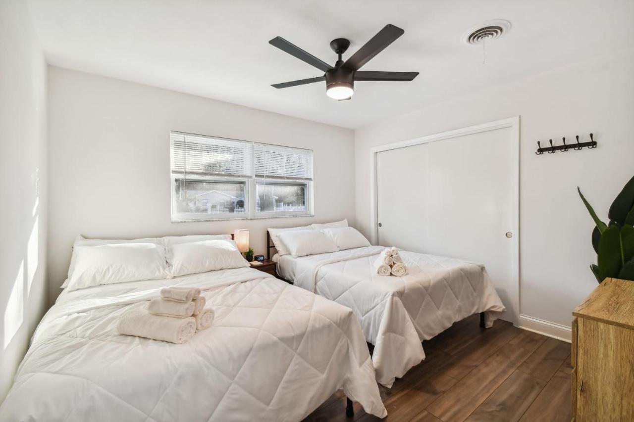 Plush Sheets, Games!, Huge Backyard, Massage Chair Тампа Екстер'єр фото